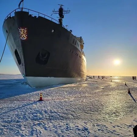 Appartement 40-apartment In Center , Balcony And Free Parking *