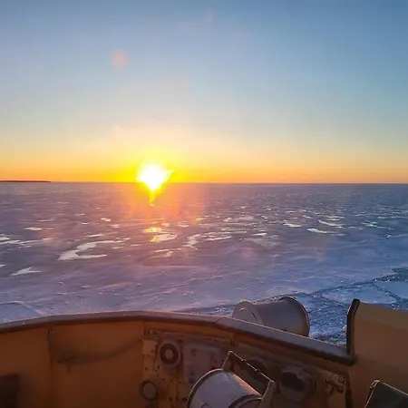 40-apartment In Center , Balcony And Free Parking Kemi