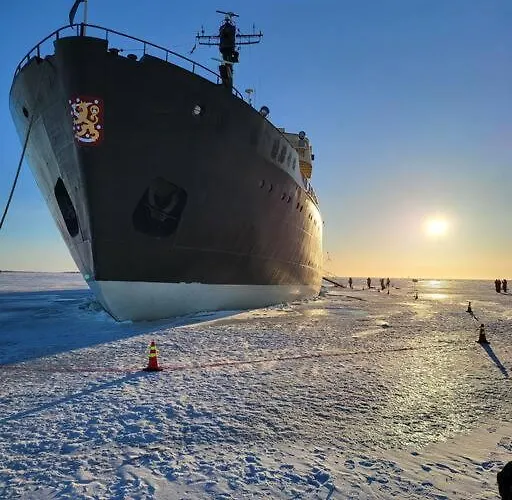 Appartement 40-apartment In Center , Balcony And Free Parking *