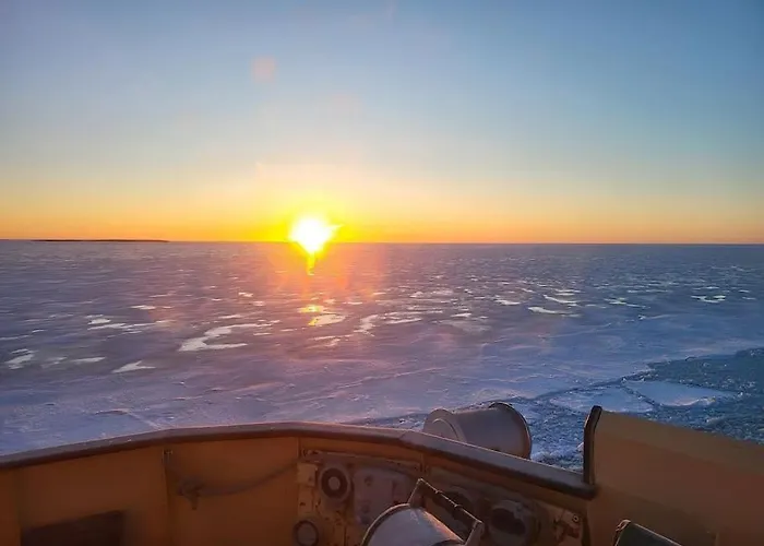 40-apartment In Center , Balcony And Free Parking Kemi